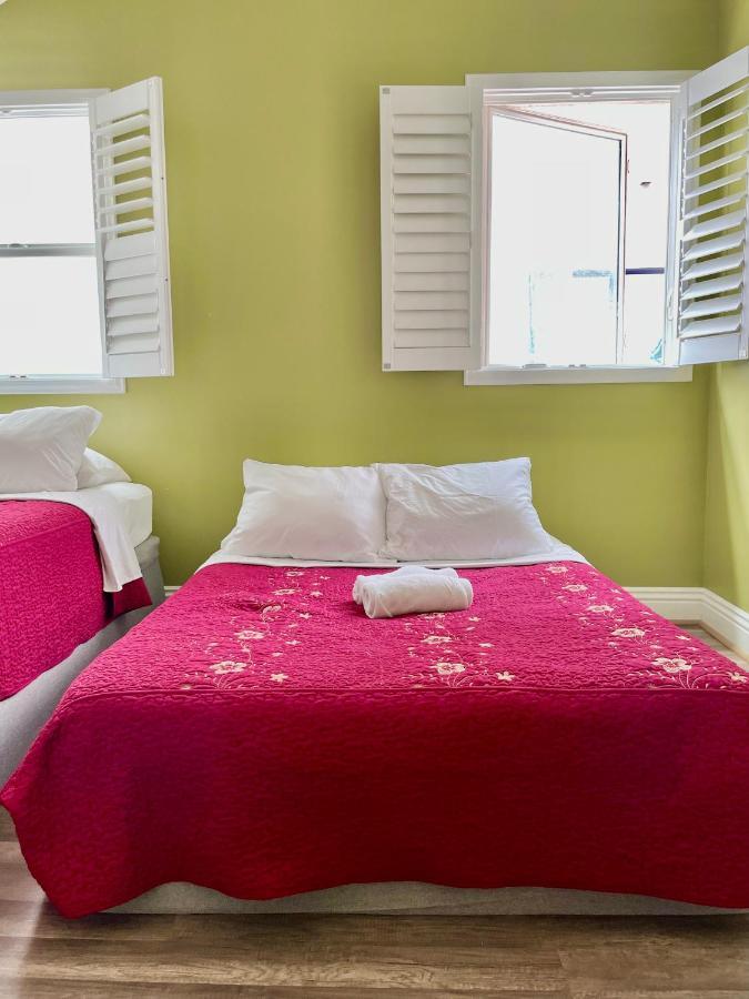 Private Large La Bedroom W Private Full Bathroom Or Half-bathroom - Tv - Ac - Wifi - Private Fridge Near Usc - Exposition Park - Usc Memorial Coliseum - Banc Of California Bmo Stadium - Downtown Angeles Dtla - Of Southern California Us Accommodatie bij particulieren Los Angeles