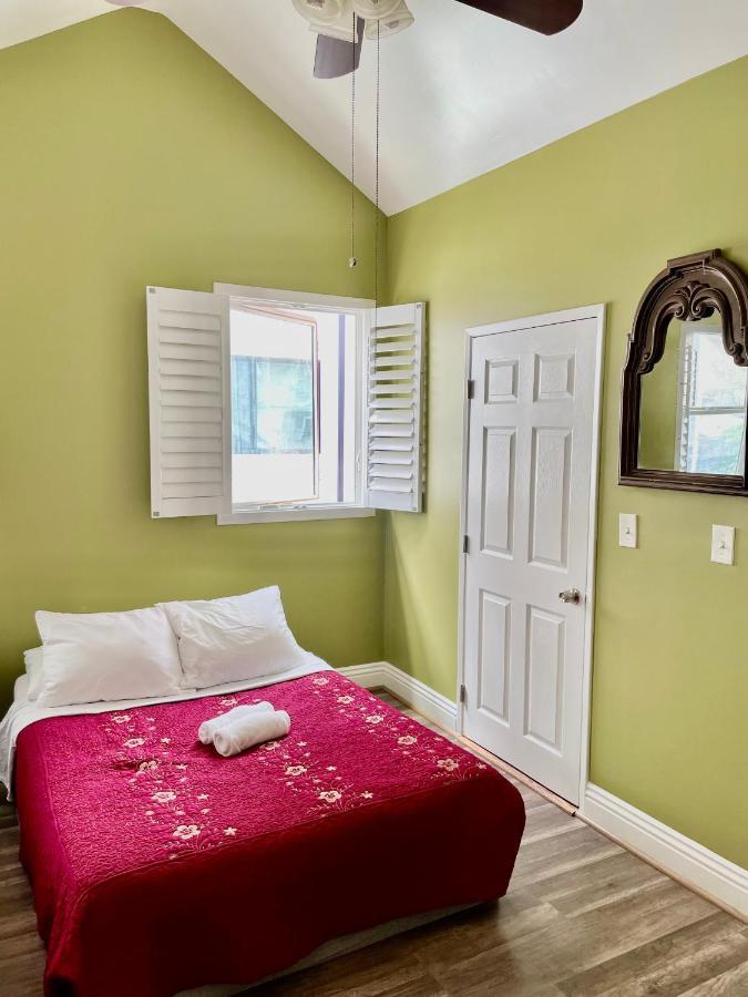 Accommodatie bij particulieren Private Large La Bedroom W Private Full Bathroom Or Half-bathroom - Tv - Ac - Wifi - Private Fridge Near Usc - Exposition Park - Usc Memorial Coliseum - Banc Of California Bmo Stadium - Downtown Angeles Dtla - Of Southern California Us