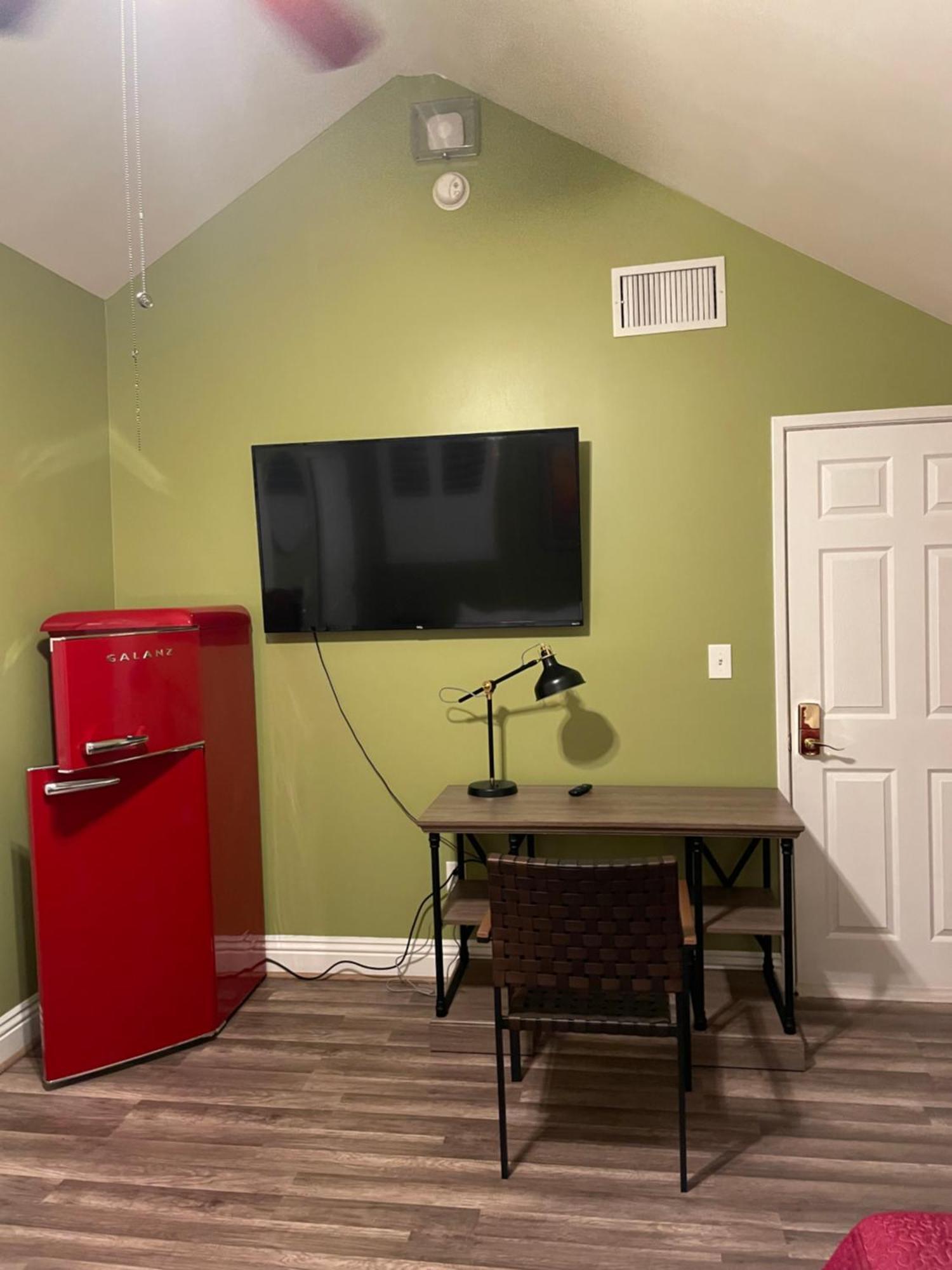 Accommodatie bij particulieren Private Large La Bedroom W Private Full Bathroom Or Half-bathroom - Tv - Ac - Wifi - Private Fridge Near Usc - Exposition Park - Usc Memorial Coliseum - Banc Of California Bmo Stadium - Downtown Angeles Dtla - Of Southern California Us Los Angeles