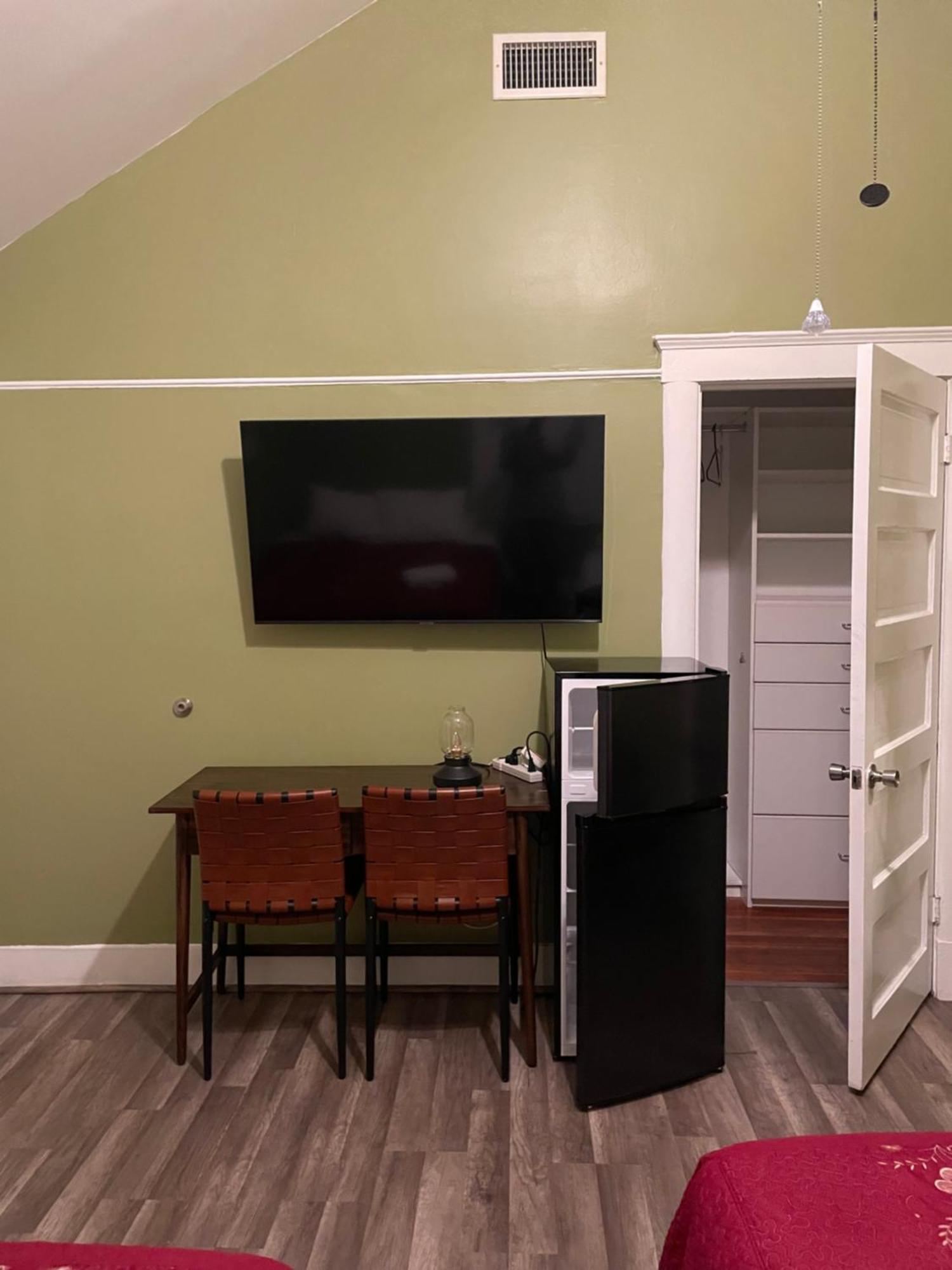 Accommodatie bij particulieren Private Large La Bedroom W Private Full Bathroom Or Half-bathroom - Tv - Ac - Wifi - Private Fridge Near Usc - Exposition Park - Usc Memorial Coliseum - Banc Of California Bmo Stadium - Downtown Angeles Dtla - Of Southern California Us Los Angeles