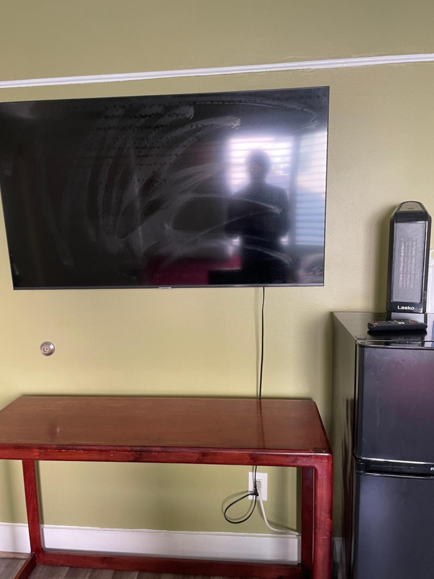 Private Large La Bedroom W Private Full Bathroom Or Half-bathroom - Tv - Ac - Wifi - Private Fridge Near Usc - Exposition Park - Usc Memorial Coliseum - Banc Of California Bmo Stadium - Downtown Angeles Dtla - Of Southern California Us Accommodatie bij particulieren Los Angeles