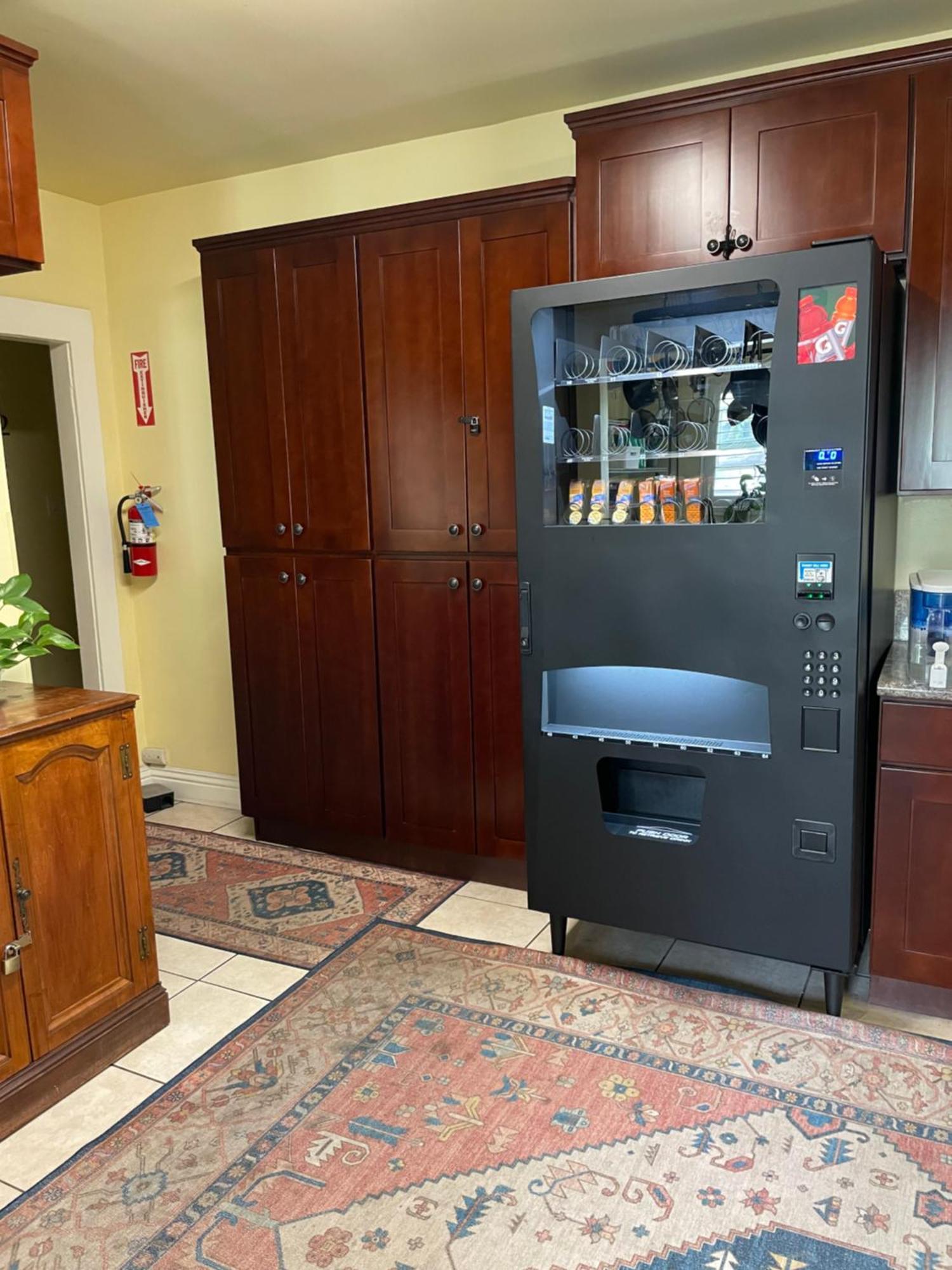 Private Large La Bedroom W Private Full Bathroom Or Half-bathroom - Tv - Ac - Wifi - Private Fridge Near Usc - Exposition Park - Usc Memorial Coliseum - Banc Of California Bmo Stadium - Downtown Angeles Dtla - Of Southern California Us * Los Angeles