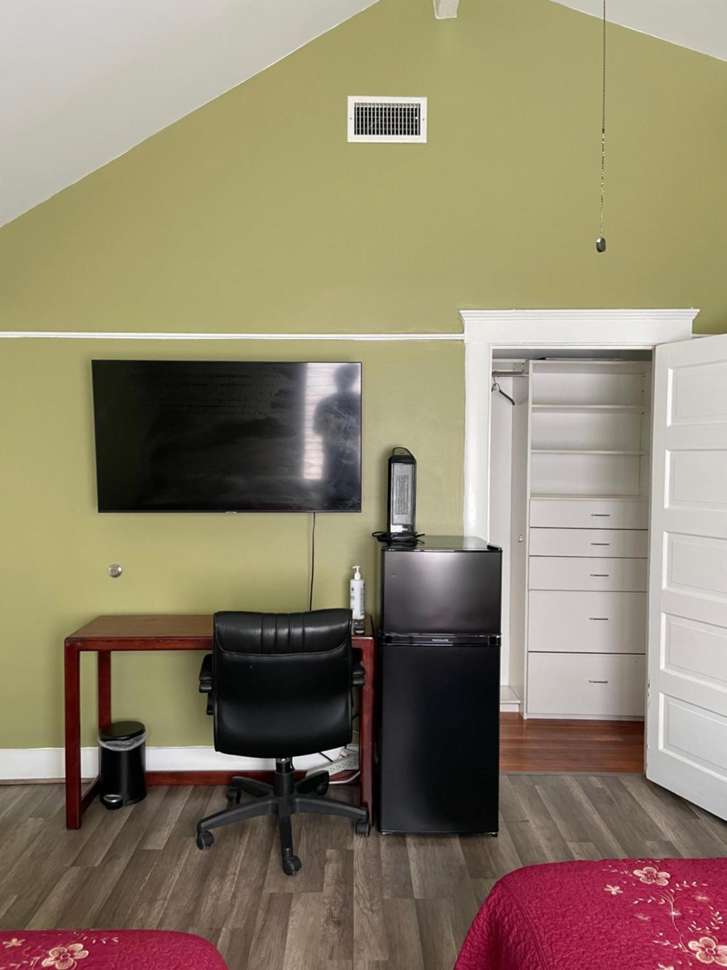 Accommodatie bij particulieren Private Large La Bedroom W Private Full Bathroom Or Half-bathroom - Tv - Ac - Wifi - Private Fridge Near Usc - Exposition Park - Usc Memorial Coliseum - Banc Of California Bmo Stadium - Downtown Angeles Dtla - Of Southern California Us Los Angeles
