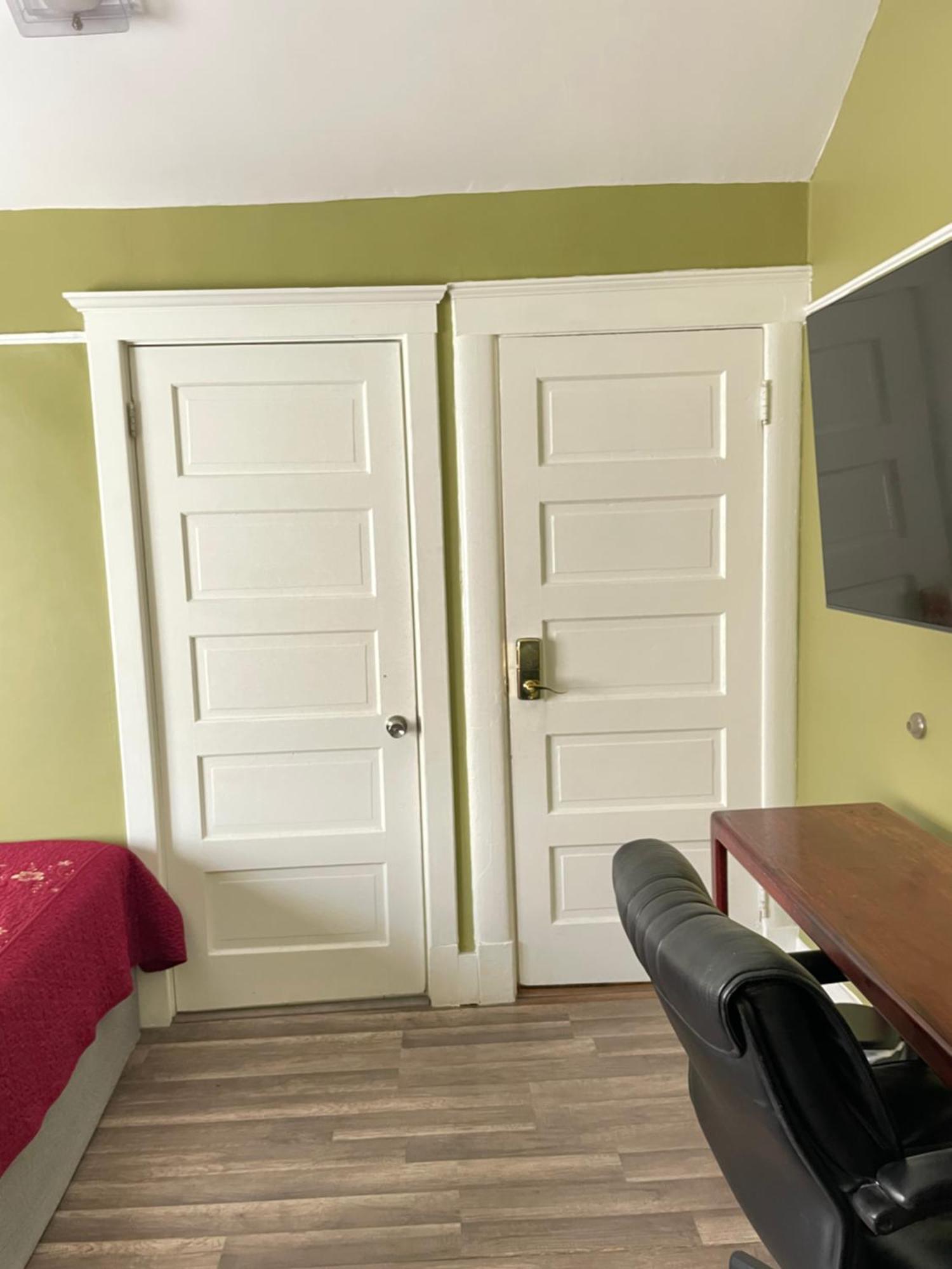 Private Large La Bedroom W Private Full Bathroom Or Half-bathroom - Tv - Ac - Wifi - Private Fridge Near Usc - Exposition Park - Usc Memorial Coliseum - Banc Of California Bmo Stadium - Downtown Angeles Dtla - Of Southern California Us Los Angeles