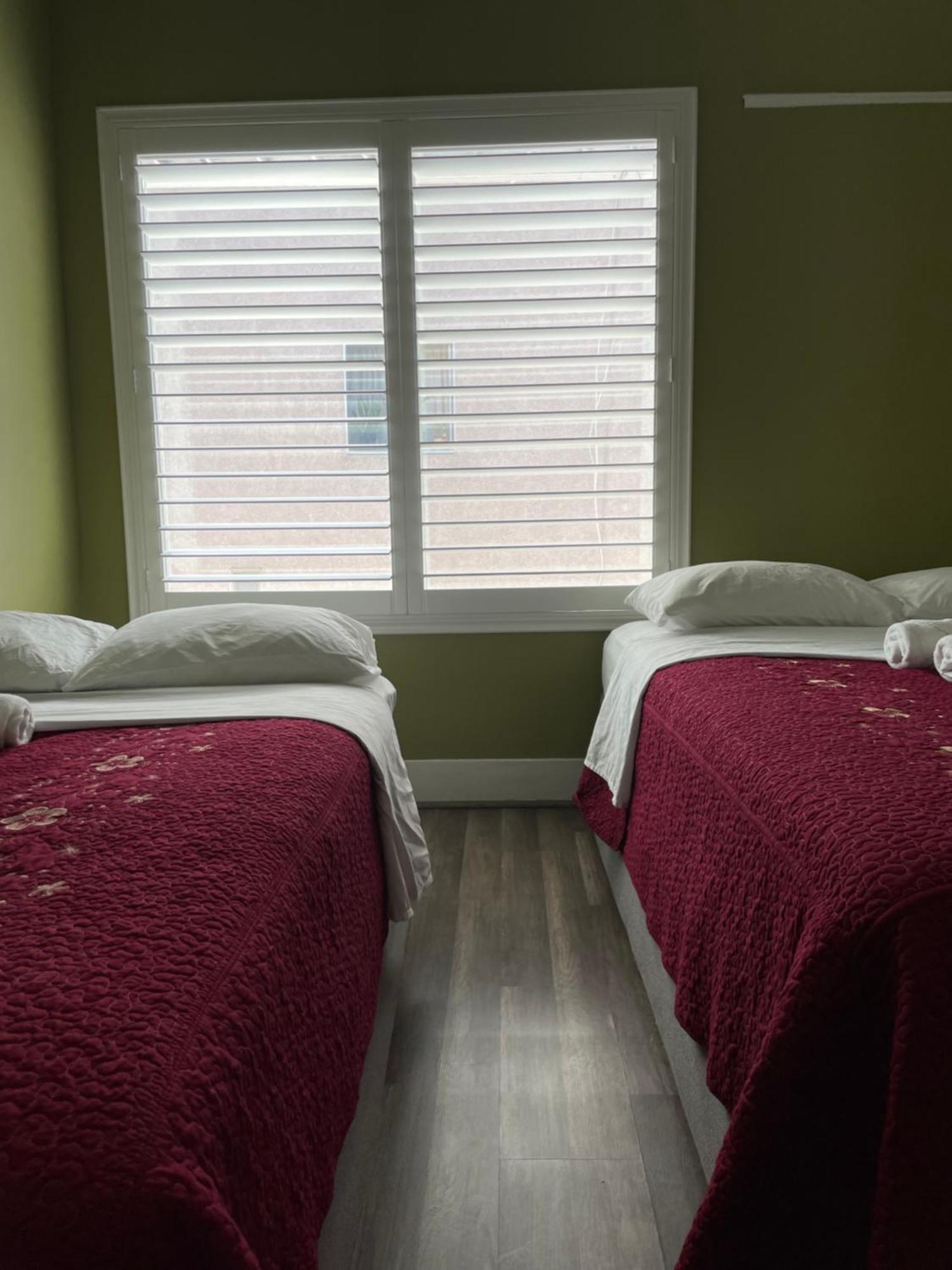 Private Large La Bedroom W Private Full Bathroom Or Half-bathroom - Tv - Ac - Wifi - Private Fridge Near Usc - Exposition Park - Usc Memorial Coliseum - Banc Of California Bmo Stadium - Downtown Angeles Dtla - Of Southern California Us Accommodatie bij particulieren Los Angeles